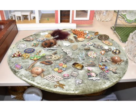 A large collection of costume brooches, including paste set examples, fur pieces and statement pieces