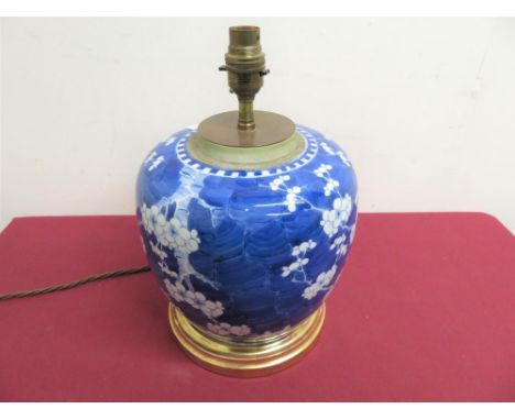 Oriental blue and white Prunus blossom pattern ginger jar converted into table lamp, with circular gilt base (H31cm) 