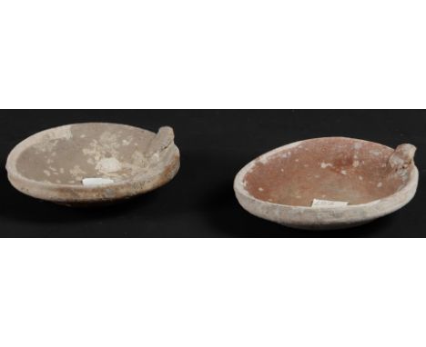 Twee steengoed olielampjes VungTau Cargo (geveild bij Christies, Amsterdam). China, Kangxi. 