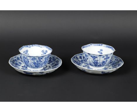 Twee gehoekte porseleinen kop en schotels met floraal decor met vogels en insecten, gemerkt met lotus. China, Kangxi. 