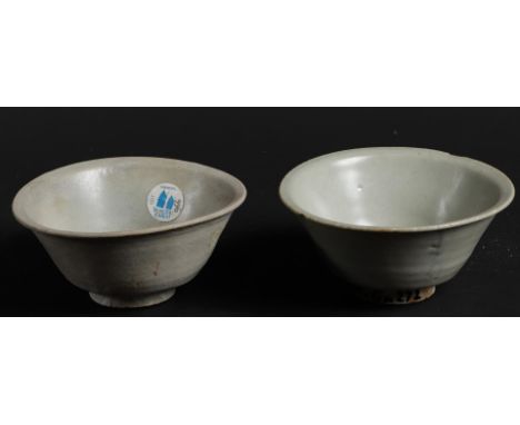 Twee porseleinen kommetjes VungTau Cargo (geveild bij Christies, Amsterdam). China, Kangxi. 