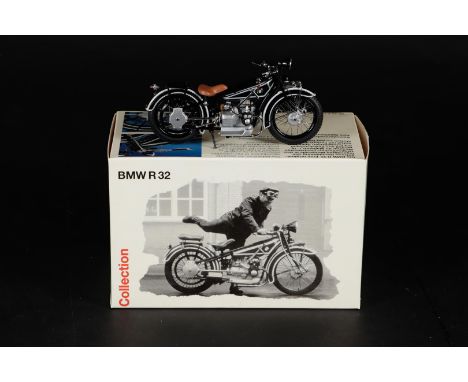 Minichamps - Scale 1/18 - BMW R32.