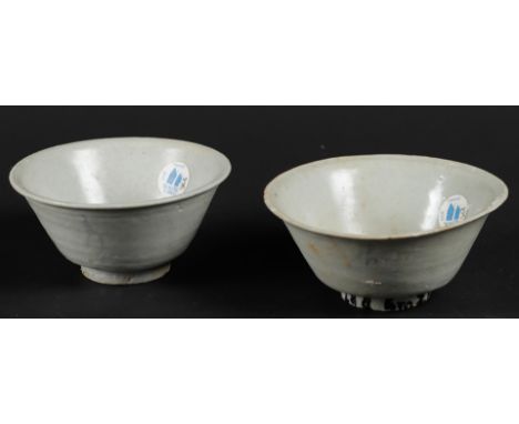 Twee porseleinen kommetjes VungTau Cargo (geveild bij Christies, Amsterdam). China, Kangxi. 