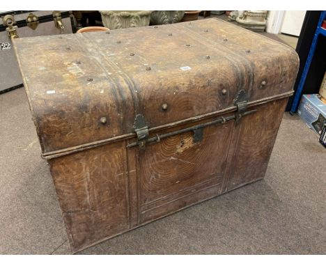 Large Victorian tin trunk, 59cm by 90cm by 61cm.