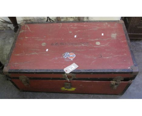 Metal bound steamer trunk.(B.P. 24% incl. VAT)