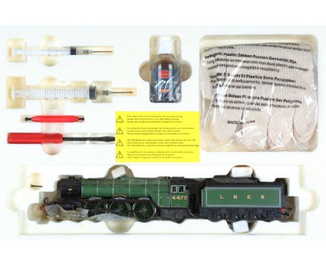 A Hornby gauge OO live steam locomotive 4472 'Flying Scotsman' and tender, boxed with accessories.Buyer’s Premium 29.4% (incl