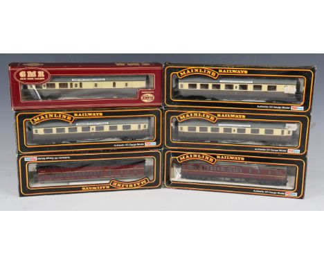 Five Mainline gauge OO coaches, comprising three in GWR cream and brown livery and two in BR maroon, and an Airfix Centenary 