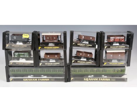 A small collection of Graham Farish gauge OO railway items, including two Southern coaches and sixteen items of goods rolling
