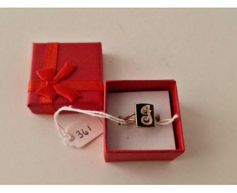 A initial F gold ring 9ct size N 2.3 gms