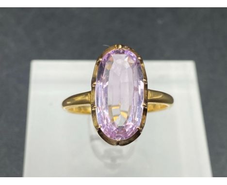 A FINE KUNZITE DRESS RING SET IN HIGH CARAT SIZE N 3.2 GMS