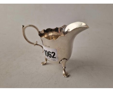 A Georgian style helmet shaped jug on three pad feet, London 1907, 69 g