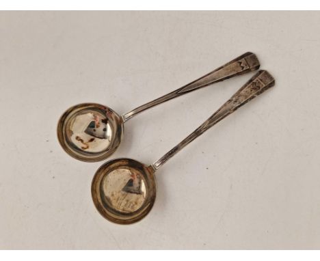 A pair of Art Deco stylish sauce ladles with circular bowls, Sheffield 1932 by R&amp;B, 97g