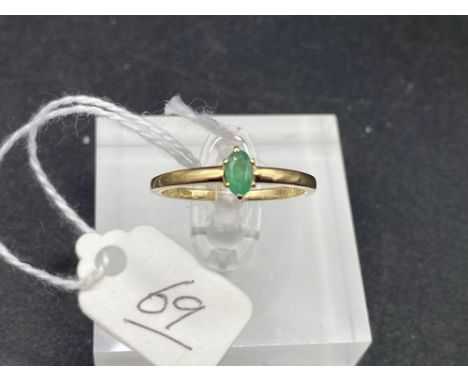 A single stone emerald marquise 9ct ring size N 1.5g