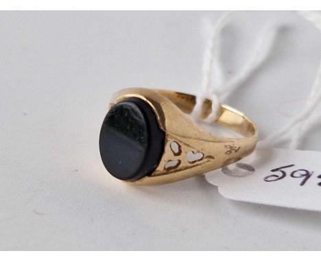 A onyx signet ring 9ct size N 1.9 gms