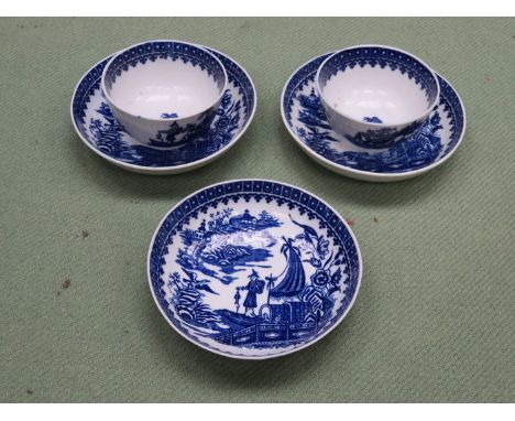 PAIR OF EARLY BLUE/WHITE TEA BOWLS AND SAUCERS PLUS EXTRA SAUCERS 