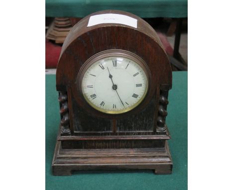 OAK CASED MANTLE CLOCK 