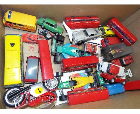 A collection of diecast model motor vehicles to include Britbus, Corgi James Bond 007, Oxford diecast V Power Ferrari 250 GTO