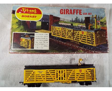 Model Railways - A Hornby Tri-ang OO gauge giraffe car set, in original box R.348