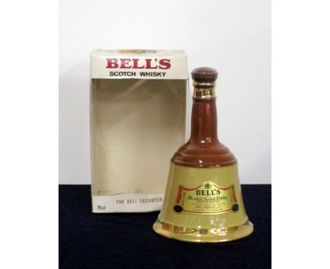  1 75cl bt Wade Decanter Bells Specially Selected Blended Scotch Whisky 43% oc