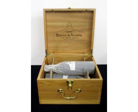  4 bts Quinta do Vesuvio 2000 Vintage Port OT polished wooden presentation case with ceramic bin label