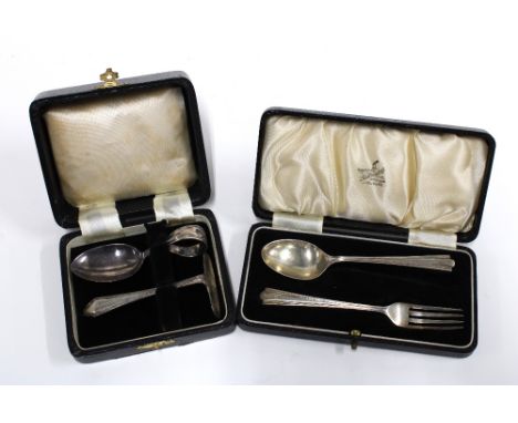George VI silver fork and spoon set, London 1943 and a childs silver pusher set, Birmingham 1934 (2)