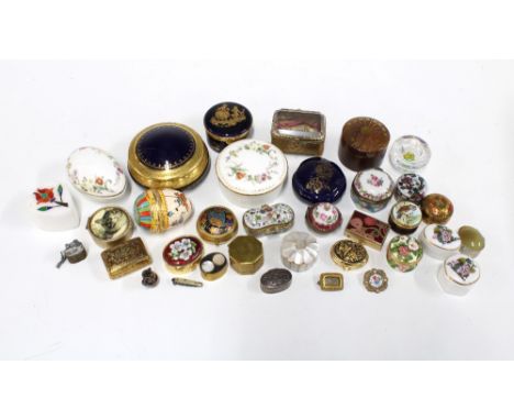 A collection of various  trinket and pill boxes to include enamel, pottery, hardstone and brass, etc  largest 8cm diameter