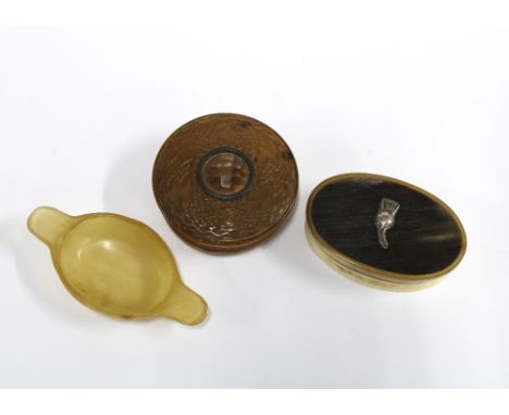 Miniature horn quaich 8.5cm, an engine turned horn box inset with a faceted glass jewel and a horn snuff box, the cover inset