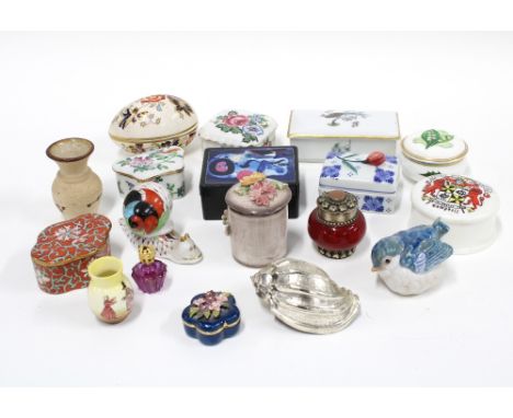 A collection of trinket and pill boxes (a lot) 