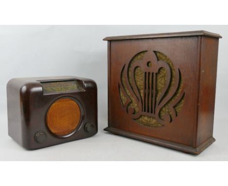 A Bush brown bakelite cased radio, Type DAC 90A, 30.5cm wide and an oak cased speaker 41cm wide (2)