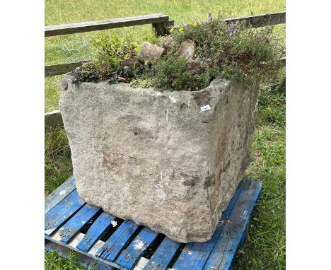 Very large square stone trough - Approx size: W: 87cm D: 87cm H: 85cm 