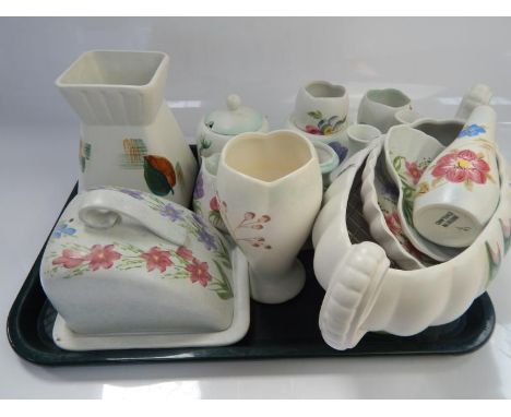 Radford ware, comprising vases, cheese dishes, table centres, etc (1 tray).