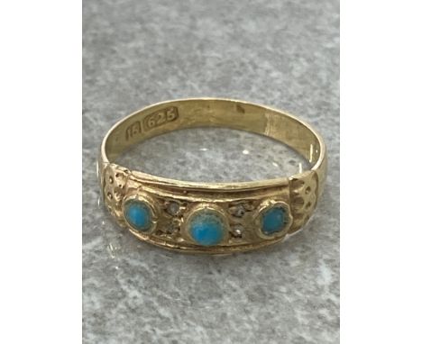 15CT GOLD TURQUOISE RING COMPRISING OF 3 STONES SET IN A RUBOVER SETTING 2.4G SIZE N1/2