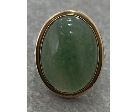 LARGE JADE STONE GOLD RING SIZE J 7.7G GROSS