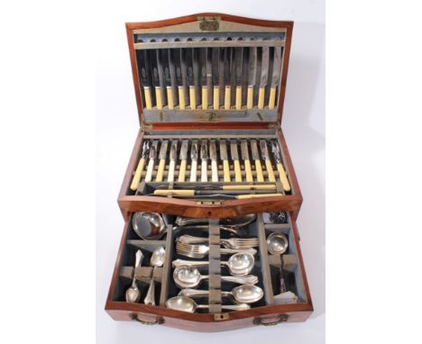 Comprehensive part canteen of Osborne &amp; Co silver plated cutlery, comprising 12 dinner knives, 12 dessert knives, 12 dinn