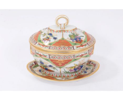 Late 18th/Early 19th century Chamberlains Worcester lidded sucrier and stand, circa 1795-1800, decorated with the Dragons in 