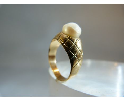 Foreign Gold unmarked chunky ring sporting a large Pearl (significant wear to the Nacre of the pearl) total weight approx 3.7