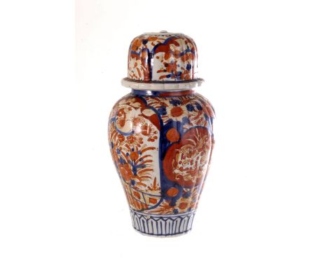 A Chinese Imari pattern jar and cover, together with a selection of oriental polychrome ceramic items (parcel)