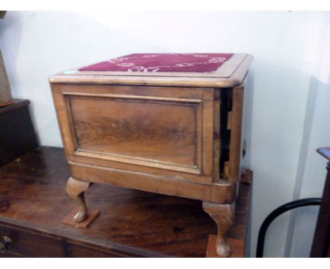 A mahogany Victorian commode, with pull out front step and hinged top, together with a William IV mahogany commode (2)
