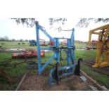**UPDATED DESCRIPTION** Albutt round bale spike and squeeze. JCB Q-Fit brackets. V