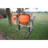 **UPDATED DESCRIPTION** Belle premier 175XT diesel cement mixer. Mounted on pallet tine slots.