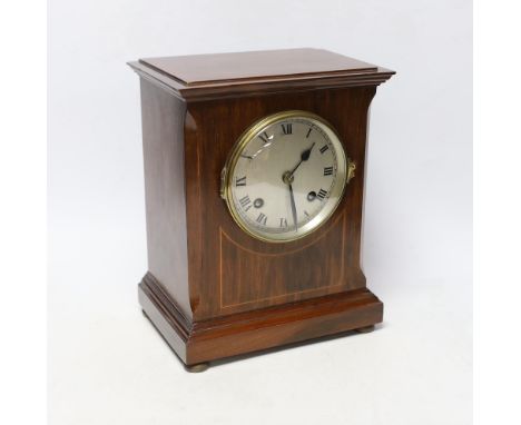 An Edwardian inlaid mantel clock with key and pendulum, 27cm high