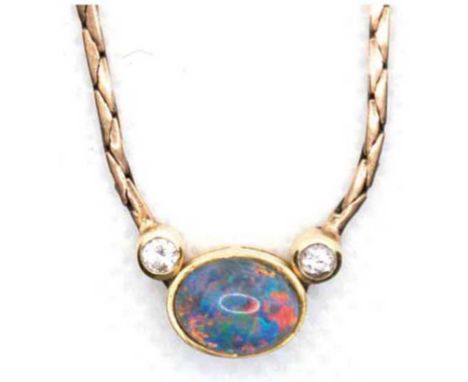 Brillant-Opal-Collier, 585er GG, 9,5 g, Mittelteil besetzt mit ovaler Opaldoublette, flankiert von 2 Brillanten an 4-kantiger