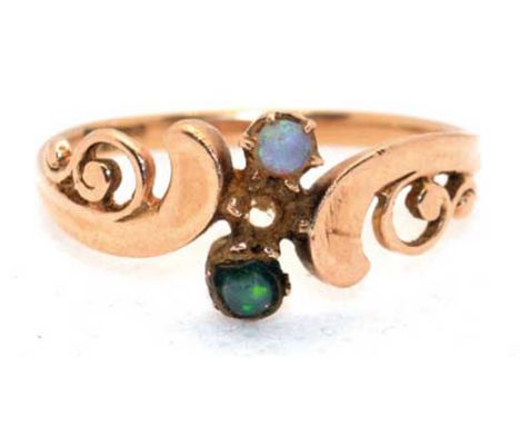Ring, 585er RG, besetzt mit 2 Opalen, 1 Stein fehlt, durchbrochene Ringschiene, ges. 1,8 g, RG 54