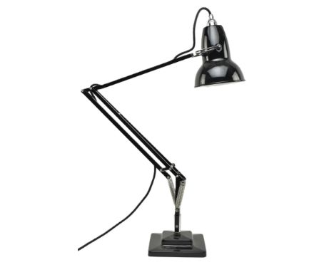 Herbert Terry - Model 1227 - A 20th century Anglepoise table / desk lamp light. The lamp having a conical shade with cooling 