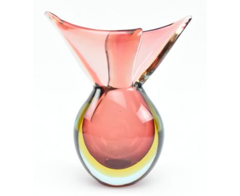 A mid 20th century vintage Murano Sommerso cased vase in the manner of Flavio Poli. The vase being of ovoid body form with wi