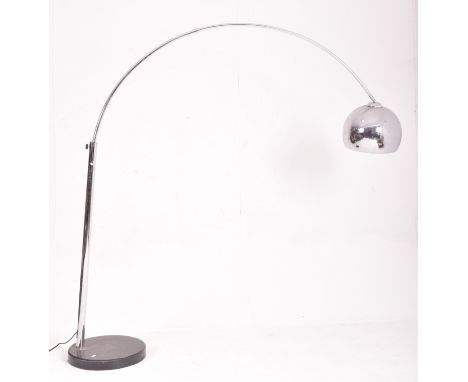 A large Italian inspired vintage 20th century chrome metal Space Age cantilever floor standing lamp. The lamp having a half d