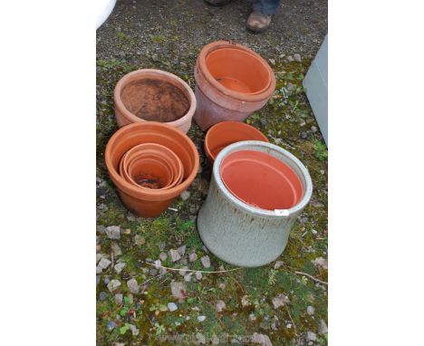 A quantity of mixed size terracotta pots and a glazed planter.