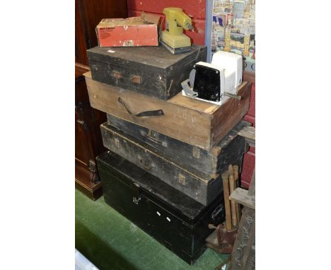 Carpenters boxes and tools including Stanley No.78 plough plane; record No. 077A bullnose plane; Guys no. 1617; hand saws; ha
