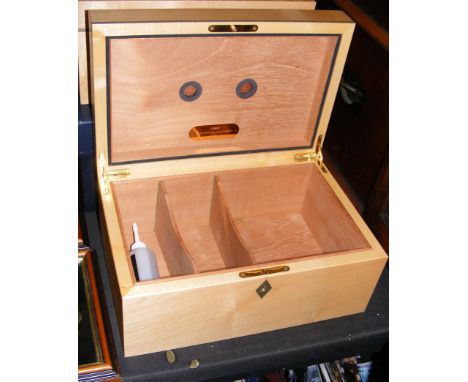 David Linley for Alfred Dunhill - humidor with inlaid top depicting tennis rackets - Limited Edition No.24 of 50 and having b