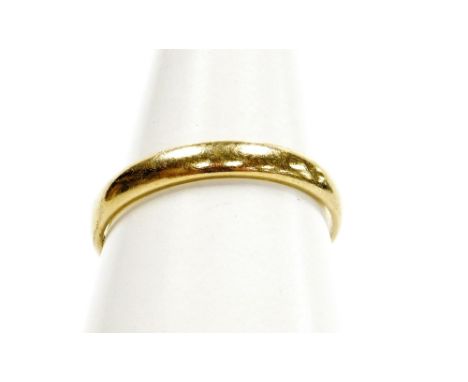 A 9ct gold wedding band, of plain design, ring size K½, 1.2g. 